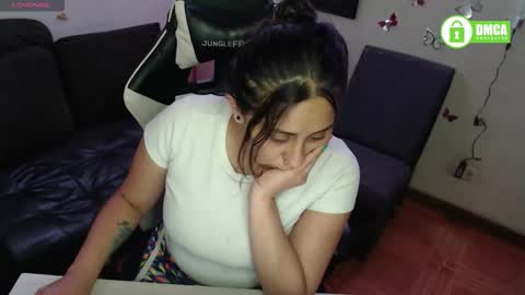 Snapshot of adams_mel chatting on 26, 10, 2025 adams_mel online show from 26, 10, 2025