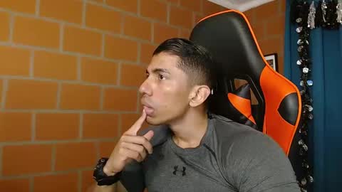 Adan Sin online show from 3, 2, 2025