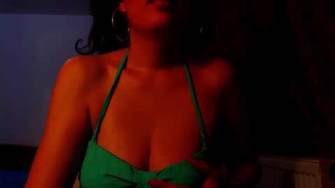 Snapshot of addicted2uts chatting on 1, 2, 2025 amy online show from 1, 2, 2025