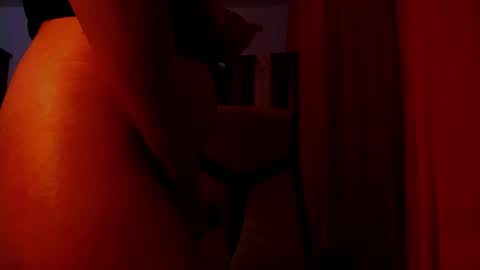 Snapshot of addicted2uts chatting on 5, 2, 2025 amy online show from 5, 2, 2025