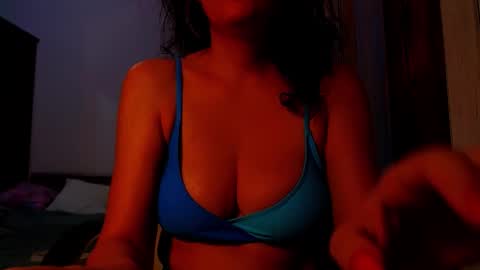 Snapshot of addicted2uts chatting on 8, 10, 2025 amy online show from 8, 10, 2025