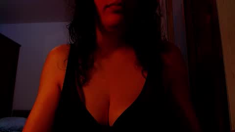 Snapshot of addicted2uts chatting on 3, 11, 2025 amy online show from 3, 11, 2025