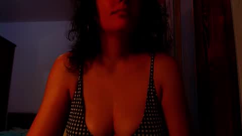 Snapshot of addicted2uts chatting on 4, 11, 2025 amy online show from 4, 11, 2025