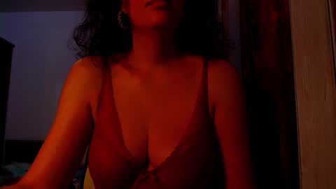 Snapshot of addicted2uts chatting on 5, 11, 2025 amy online show from 5, 11, 2025