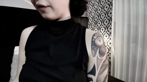 Snapshot of adeelinee chatting on 25, 10, 2025 Ade online show from 25, 10, 2025