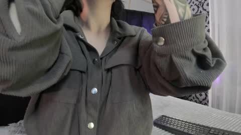 Snapshot of adeelinee chatting on 18, 11, 2025 Ade online show from 18, 11, 2025