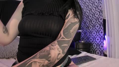 Snapshot of adeelinee chatting on 26, 11, 2025 Ade online show from 26, 11, 2025