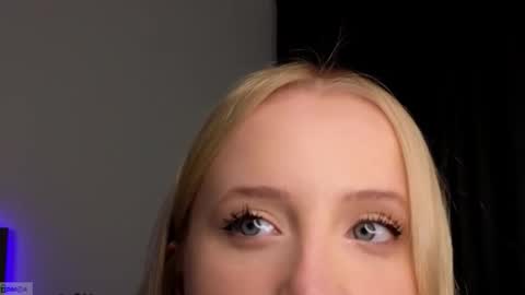 Snapshot of adele_armas chatting on 19, 11, 2025 Adele online show from 19, 11, 2025