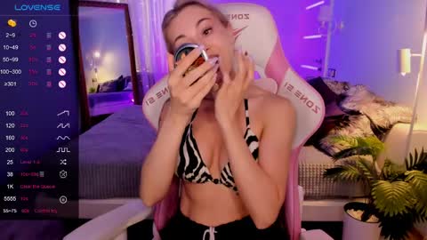 Snapshot of adeleroberts chatting on 9, 6, 2026 Adele online show from 9, 6, 2026