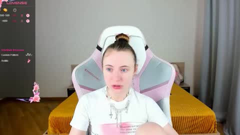 Snapshot of adelina_cowell chatting on 26, 10, 2025 Adelina online show from 26, 10, 2025