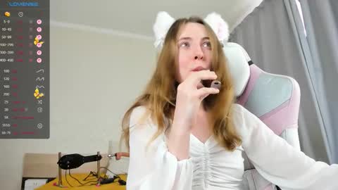 Snapshot of adelina_cowell chatting on 31, 10, 2025 Adelina online show from 31, 10, 2025