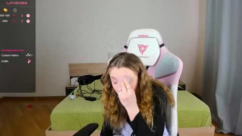 Snapshot of adelina_cowell chatting on 7, 11, 2025 Adelina online show from 7, 11, 2025