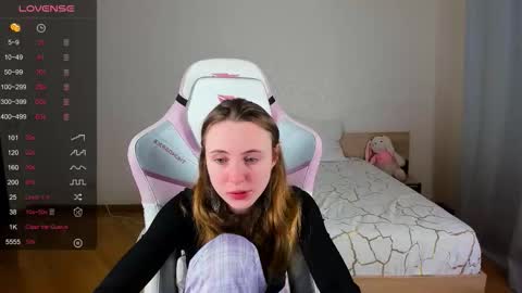 Snapshot of adelina_cowell chatting on 28, 11, 2025 Adelina online show from 28, 11, 2025