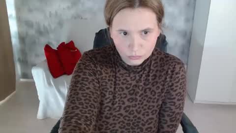 adelinalawson online show from 17, 4, 2026