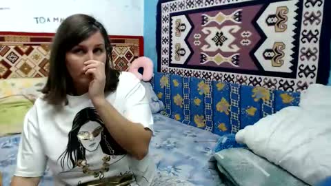 Snapshot of adelineblueeyes chatting on 4, 10, 2025 Larisa online show from 4, 10, 2025