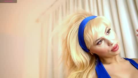 Snapshot of adelineking chatting on 5, 11, 2025 Ade online show from 5, 11, 2025