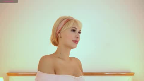 Snapshot of adelineking chatting on 18, 11, 2025 Ade online show from 18, 11, 2025