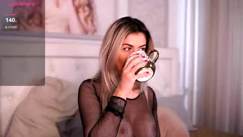 Snapshot of adelyn_chase chatting on 2, 11, 2025 Adelyn online show from 2, 11, 2025