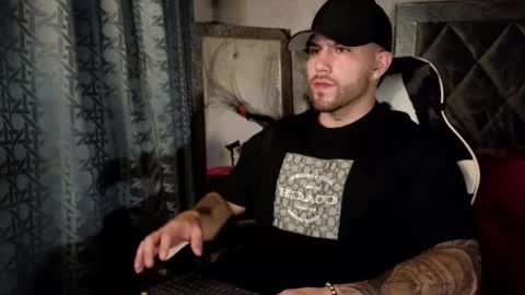 Snapshot of ades_lowe chatting on 12, 10, 2025 Ades online show from 12, 10, 2025