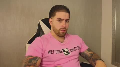 Snapshot of ades_lowe chatting on 16, 11, 2025 Ades online show from 16, 11, 2025