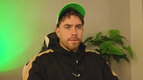 Snapshot of ades_lowe chatting on 18, 12, 2025 Ades online show from 18, 12, 2025