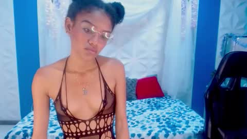 Snapshot of adisson_petite1 chatting on 8, 10, 2025 adisson_petite1 online show from 8, 10, 2025