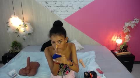 Snapshot of adisson_petite1 chatting on 29, 11, 2025 adisson_petite1 online show from 29, 11, 2025