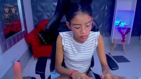 Snapshot of adisson_petite1 chatting on 9, 1, 2026 adisson_petite1 online show from 9, 1, 2026