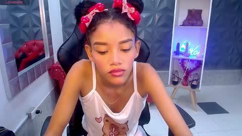 Snapshot of adisson_petite1 chatting on 23, 2, 2026 adisson_petite1 online show from 23, 2, 2026