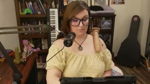 Snapshot of adobe_angel304 chatting on 3, 1, 2025 adobe_angel304 online show from 3, 1, 2025