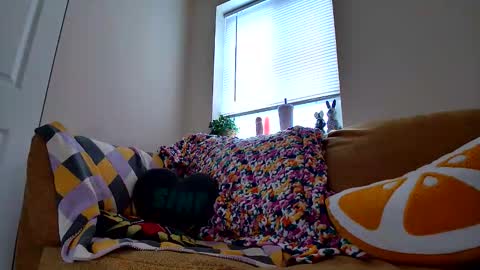 Snapshot of adorequeenbunny chatting on 14, 12, 2025 Queen Bunny online show from 14, 12, 2025