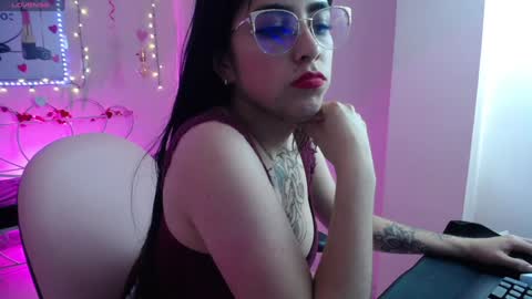 Snapshot of adri_gomez_1 chatting on 6, 2, 2025 Adri online show from 6, 2, 2025