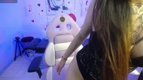 Snapshot of adri_gomez_1 chatting on 4, 3, 2025 Adri online show from 4, 3, 2025