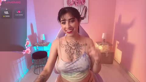 Snapshot of adri_gomez_1 chatting on 9, 9, 2025 Adri online show from 9, 9, 2025
