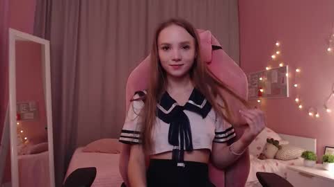 Snapshot of adria_arjona chatting on 14, 11, 2025 Eva online show from 14, 11, 2025