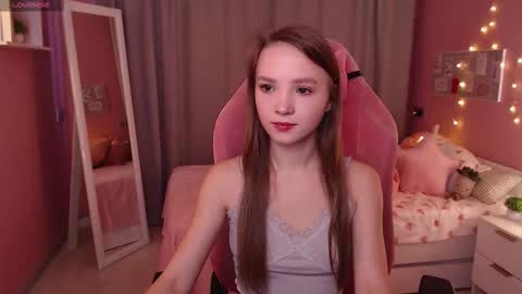 Snapshot of adria_arjona chatting on 16, 11, 2025 Eva online show from 16, 11, 2025