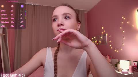 Snapshot of adria_arjona chatting on 15, 12, 2025 Eva online show from 15, 12, 2025