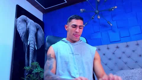 Snapshot of adrian_rae chatting on 5, 11, 2025 online show from 5, 11, 2025