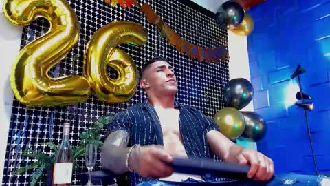 Snapshot of adrian_rae chatting on 28, 11, 2025 online show from 28, 11, 2025