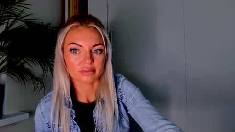 Adriana online show from 15, 9, 2025