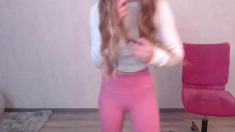 Snapshot of adriana_meow246 chatting on 3, 11, 2025 Adriana online show from 3, 11, 2025