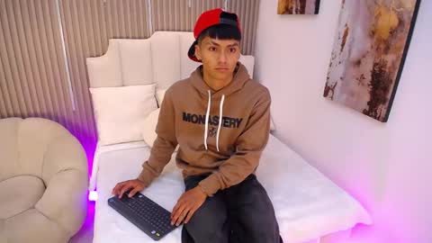 adrianstark_ online show from 18, 5, 2026