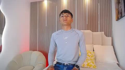 adrianstark_ online show from 19, 5, 2026