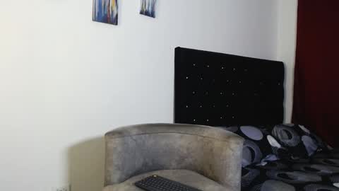 adriel_escalante online show from 18, 12, 2025