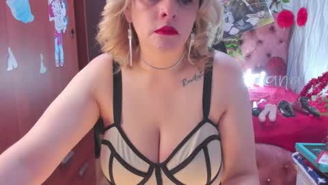 adriiana_fox_ online show from 25, 2, 2025