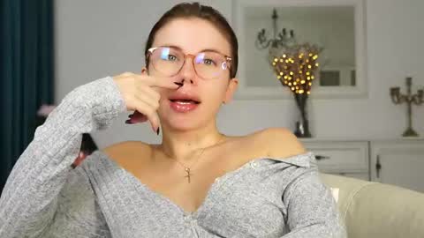 Aelia online show from 9, 10, 2025