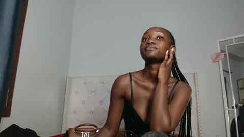 Snapshot of africanpetitequeen chatting on 5, 11, 2025 CIARA online show from 5, 11, 2025