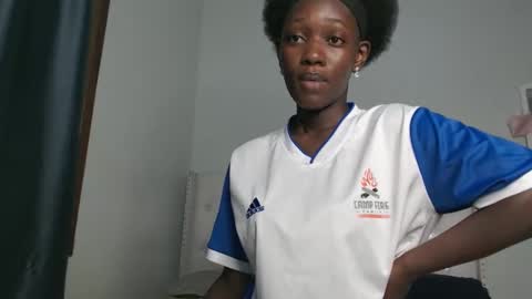 Snapshot of africanpetitequeen chatting on 18, 11, 2025 CIARA online show from 18, 11, 2025