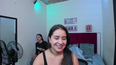 Snapshot of afroditaandsoffi chatting on 14, 1, 2025 Afrodita Chery y Hermione online show from 14, 1, 2025