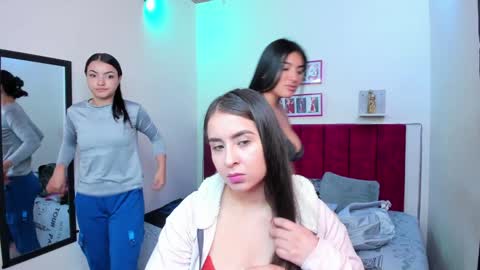 Snapshot of afroditaandsoffi chatting on 16, 1, 2025 Afrodita Chery y Hermione online show from 16, 1, 2025